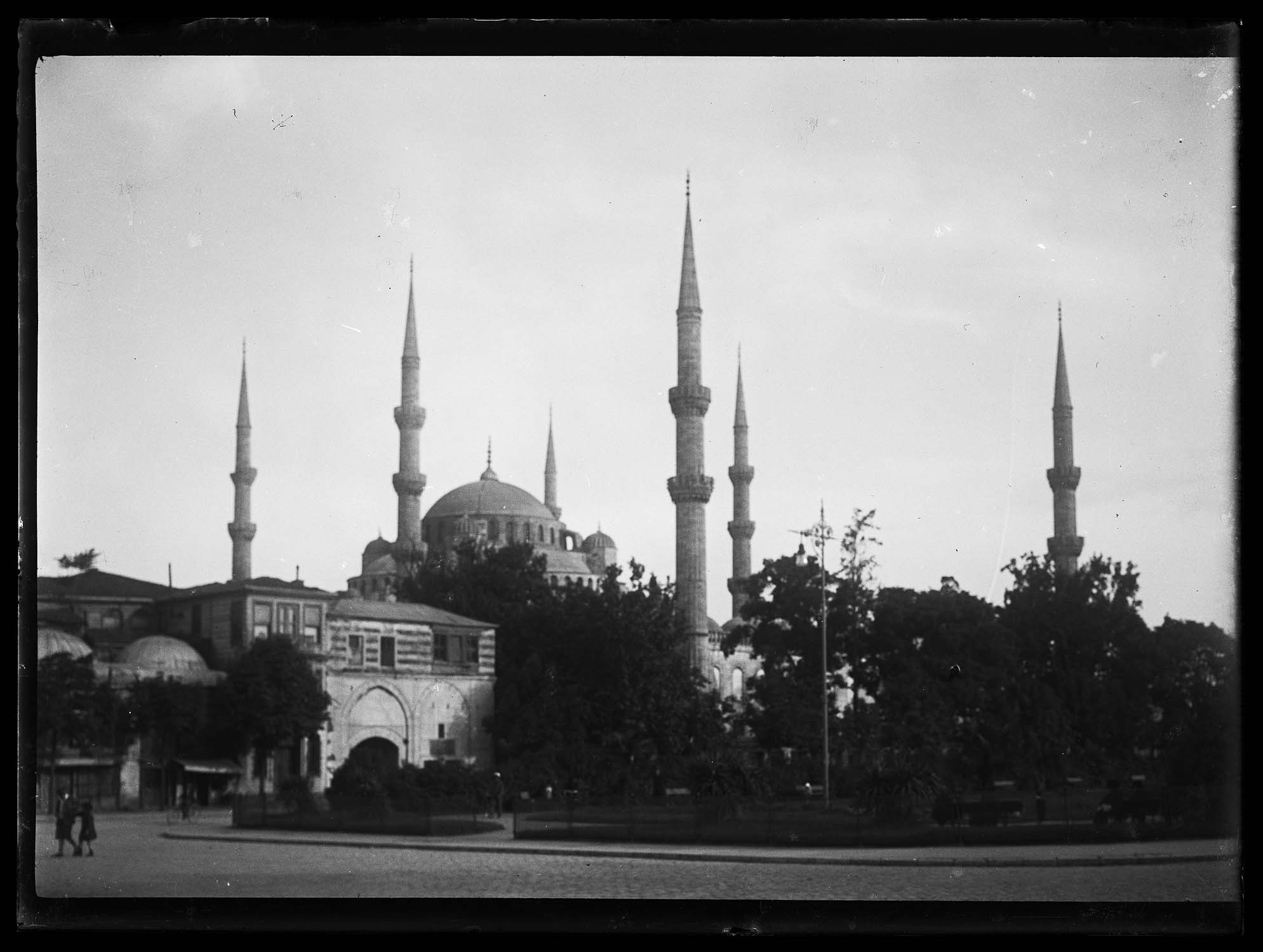 Façade d'entrée (ouest) depuis la rue Atmeydani